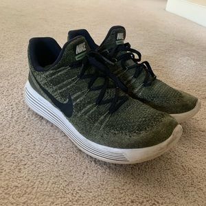 Nike Lumarepic Low FlyKnit Green size 10.5